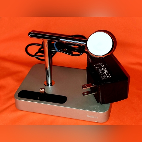 belkin Other - Belkin Silver Charging Stand For Apple iPhone And Watch (Dock)